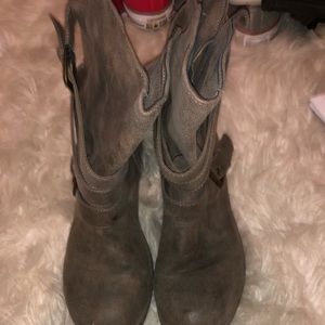 Dust brown ankle boots